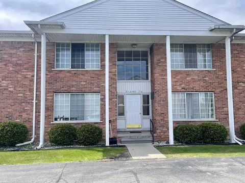 21474 Beaconsfield UNIT 8, Saint Clair Shores, MI 48080