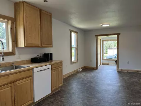 1006 Harrison, Wakefield, MI 49968 photo 8