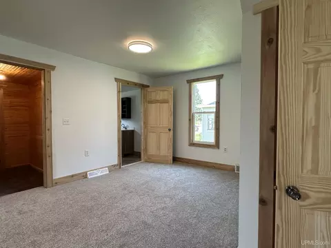 1006 Harrison, Wakefield, MI 49968 photo 5