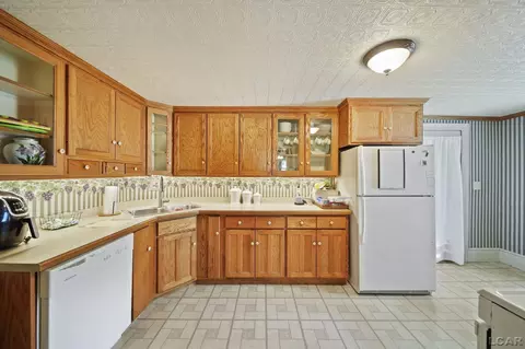 Kitchen - 216 Budlong, Adrian, MI 49221 photo 2 of 3