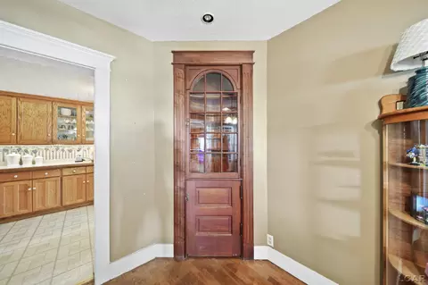 Entry Way - 216 Budlong, Adrian, MI 49221 photo 2 of 4