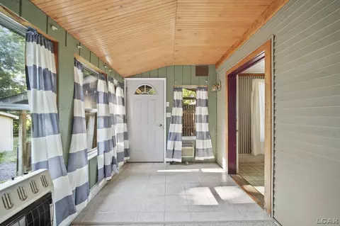 Entry Way - 216 Budlong, Adrian, MI 49221 photo 4 of 4