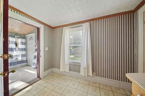 Entry Way - 216 Budlong, Adrian, MI 49221 photo 3 of 4