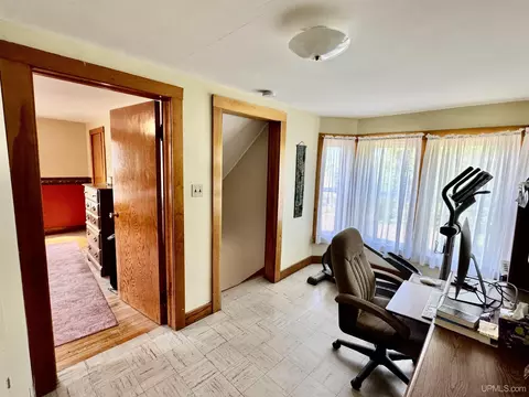 Entry Way - 731 Pine, Hancock, MI 49930 photo 2 of 3