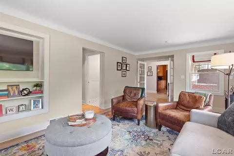Living - 144 N Scott, Adrian, MI 49221 photo 5 of 8