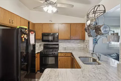 Kitchen - 28034 Riverbridge, Romulus, MI 48174 photo 2 of 4