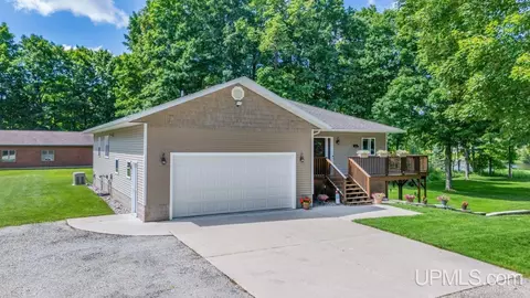 8555 N 75, Gladstone, MI 49837