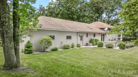 427 27th, Gladstone, MI 49837 photo 6