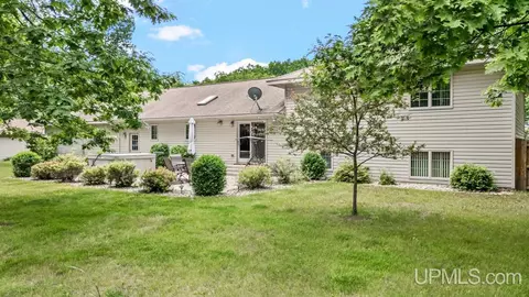 427 27th, Gladstone, MI 49837 photo 5