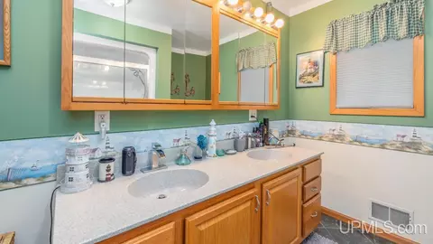 427 27th, Gladstone, MI 49837 photo 26