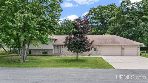 427 27th, Gladstone, MI 49837