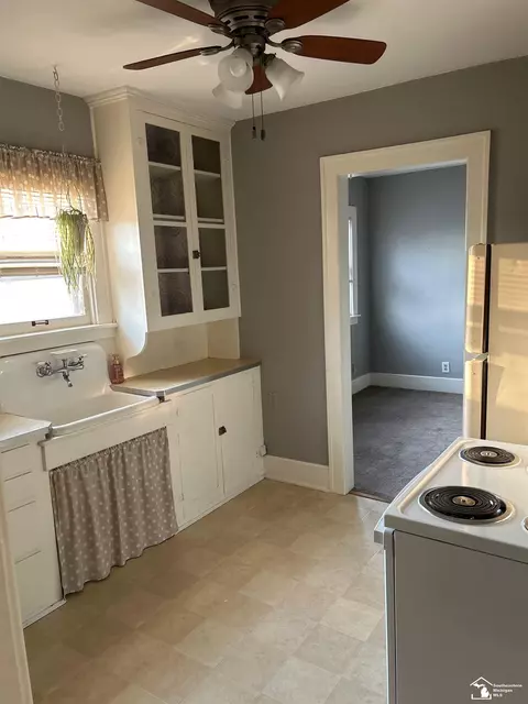 117 E 8th, Monroe, MI 48161 photo 2