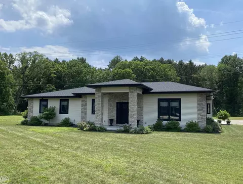 4271 Pine Grv, Fort Gratiot, MI 48059
