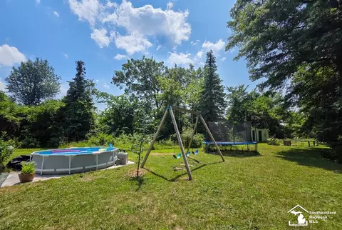 Exterior - 621 Baldwin, Monroe, MI 48162 photo 7 of 16