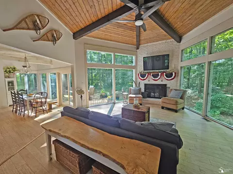 Living - 621 Baldwin, Monroe, MI 48162 photo 1 of 3