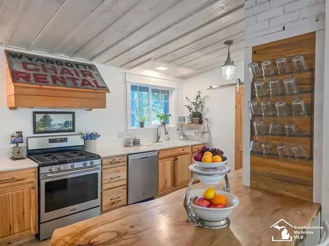 Kitchen - 621 Baldwin, Monroe, MI 48162 photo 1 of 7
