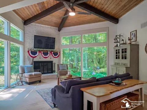 Living - 621 Baldwin, Monroe, MI 48162 photo 2 of 3