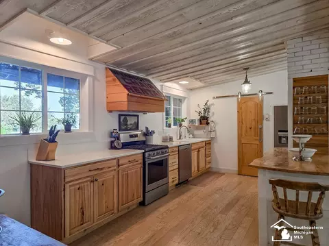 Kitchen - 621 Baldwin, Monroe, MI 48162 photo 3 of 7
