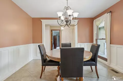 Dining - 7131 Jackman, Temperance, MI 48182 photo 2 of 4