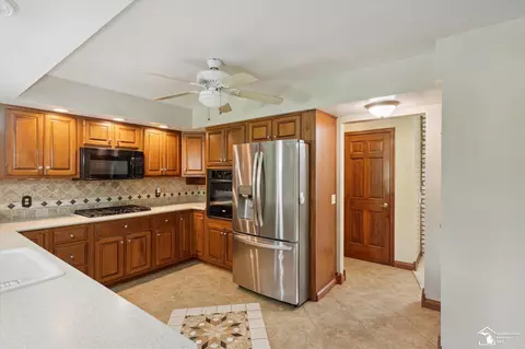 Kitchen - 7131 Jackman, Temperance, MI 48182 photo 5 of 6