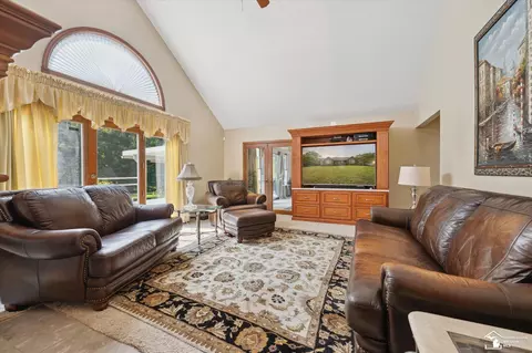 Living - 7131 Jackman, Temperance, MI 48182 photo 2 of 3