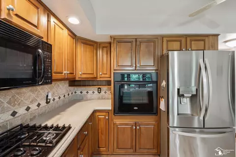 Kitchen - 7131 Jackman, Temperance, MI 48182 photo 4 of 6
