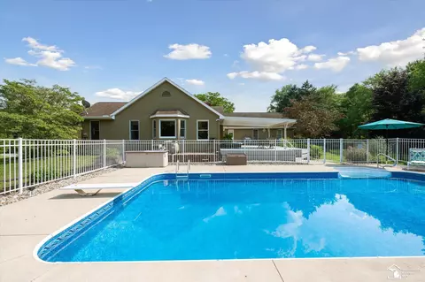 Exterior - 7131 Jackman, Temperance, MI 48182 photo 13 of 17