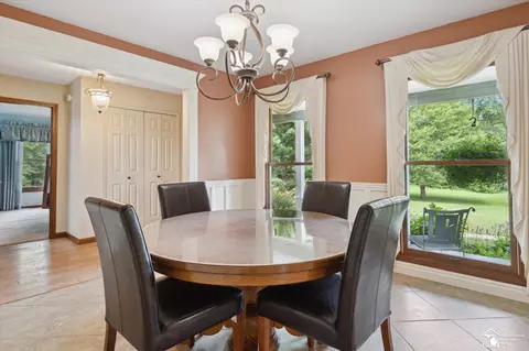 Dining - 7131 Jackman, Temperance, MI 48182 photo 3 of 4