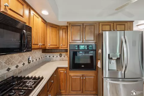 Kitchen - 7131 Jackman, Temperance, MI 48182 photo 3 of 6