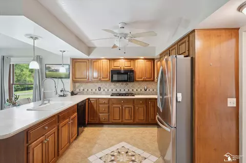 Kitchen - 7131 Jackman, Temperance, MI 48182 photo 2 of 6