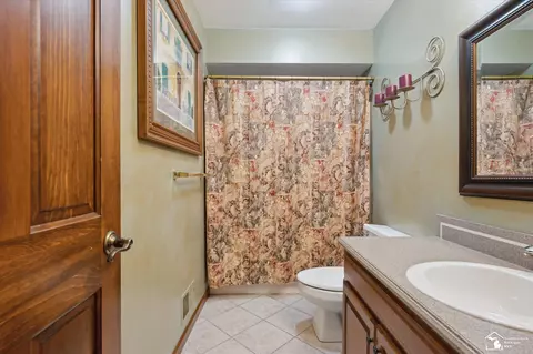 Bath - 7131 Jackman, Temperance, MI 48182 photo 5 of 7