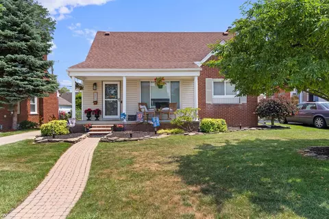 24821 Woodcroft, Dearborn, MI 48124