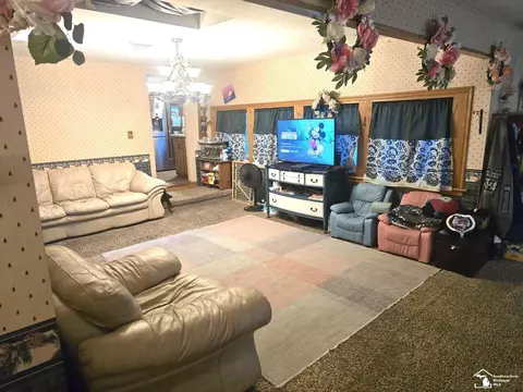 Living - 476 Borgess, Monroe, MI 48162 photo 3 of 4