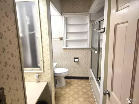 Bath - 476 Borgess, Monroe, MI 48162 photo 1 of 3
