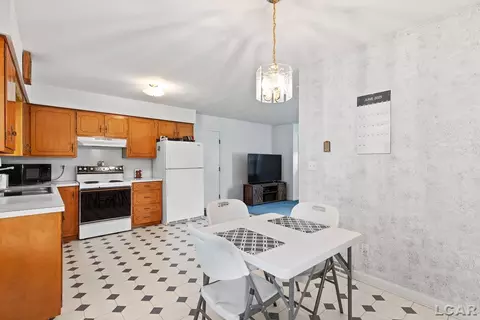 Kitchen - 9400 N Adrian, Tecumseh, MI 49286 photo 4 of 4