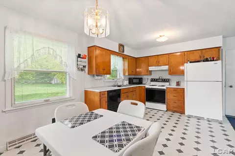 Kitchen - 9400 N Adrian, Tecumseh, MI 49286 photo 3 of 4