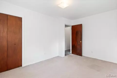 Bedroom - 9400 N Adrian, Tecumseh, MI 49286 photo 4 of 7