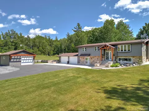 506 E Gulliver Lk # N, Gulliver, MI 49840