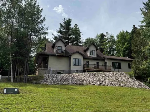 498 Stone Quarry, Marquette, MI 49855