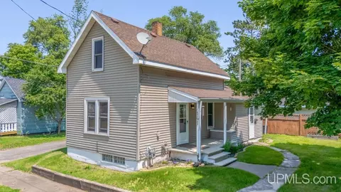 141 Pinehurst, Kingsford, MI 49802