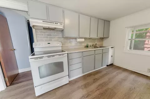 Kitchen - 508 N Silverleaf, Gladwin, MI 48624 photo 2 of 5