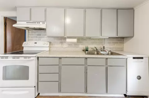 Kitchen - 508 N Silverleaf, Gladwin, MI 48624 photo 3 of 5