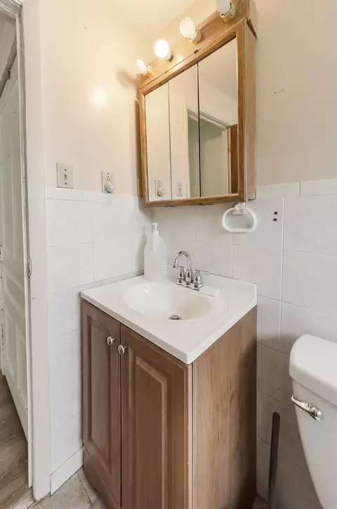 Bath - 508 N Silverleaf, Gladwin, MI 48624 photo 2 of 2