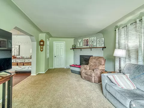 Living - 5825 Edgewood, Monroe, MI 48161 photo 2 of 2