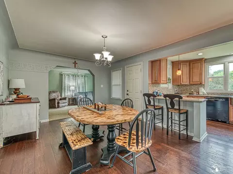 Dining - 5825 Edgewood, Monroe, MI 48161 photo 2 of 3