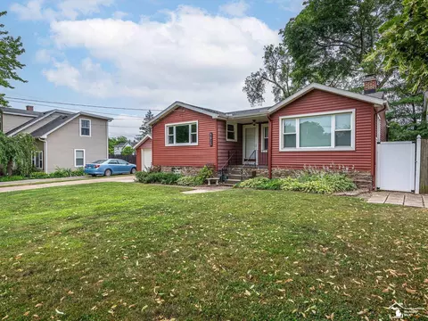 Exterior - 5825 Edgewood, Monroe, MI 48161 photo 3 of 7