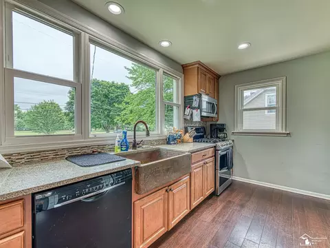Kitchen - 5825 Edgewood, Monroe, MI 48161 photo 4 of 4