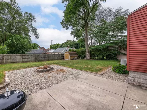 Exterior - 5825 Edgewood, Monroe, MI 48161 photo 4 of 7