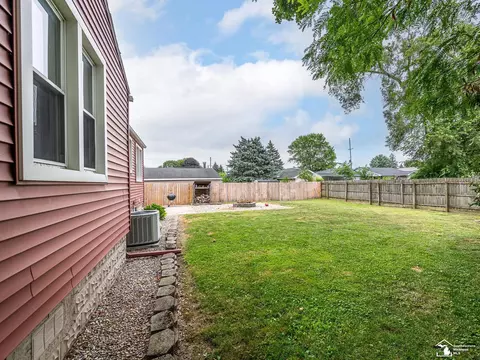 Exterior - 5825 Edgewood, Monroe, MI 48161 photo 6 of 7