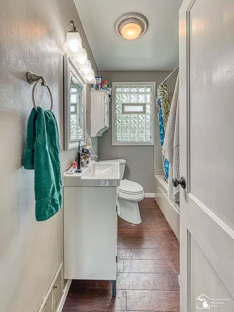 Bath - 5825 Edgewood, Monroe, MI 48161 photo 2 of 3